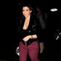 Kim Kardashian smiling while on her way to visit friend Jonathan Cheban | Picture 107213